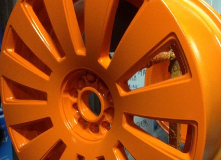 Полимерная покраска автомобильных дисков