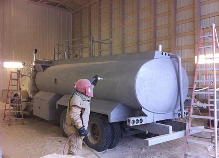 Пескоструйная обработка цистерны