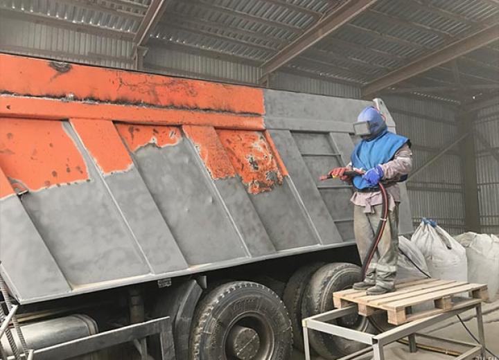 Пескоструйная обработка кузова грузового автомобиля